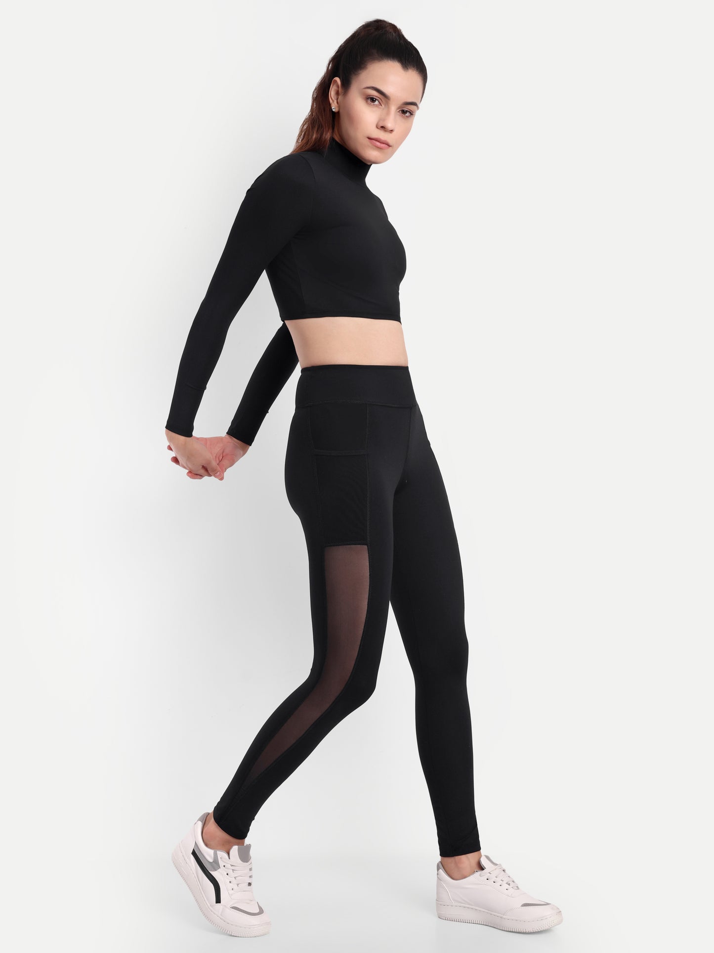 ELLE CROP TOP IN BLACK